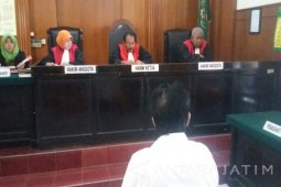 Singky Dituntut Satu Tahun Penjara