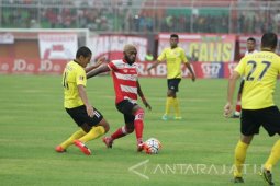 Madura United Taklukkan Semen Padang 2-1