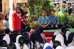 Posko Surabaya Peduli Salurkan Bantuan ke SMP/SMK