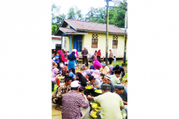 Warga Landak Gelar Perayaan Robo-Robo