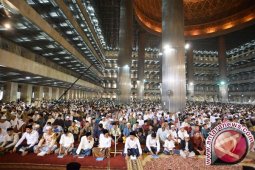 Istiqlal Dibanjiri Massa Jelang Subuh