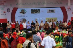 Risma Minta Pahlawan Ekonomi Rangkul Anak-Anak Muda