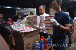 Polrestabes Surabaya Gerebek Rumah Industri Oli Palsu