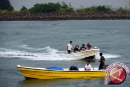 Tim butuh speed boat cari nelayan hilang