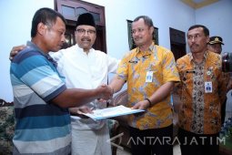 Wagub Kunjungi Bocah Penderita Tumor di Blitar