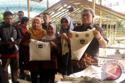 Pohon Kenap Dikembangkan Jadi Bahan Baku Kain