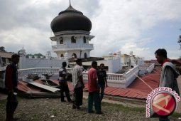 Menko PMK Kunjungi Pasien Gempa Aceh di RSUDZA