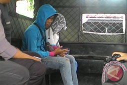 Petugas amankan 17 pasangan tanpa identitas