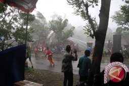 Dinkesos Babel Bantu Korban Angin Puting Beliung