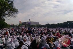 Warga "Putihkan" Lapangan Gasibu