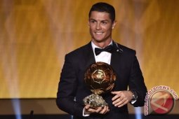 Ronaldo Raih Ballon D'or
