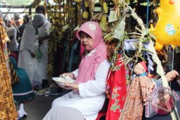 TRADISI BAAYUN PERAYAAN MAULID