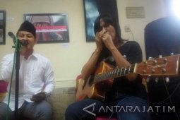 Wabup Trenggalek "Kado" Dua Lagu di HUT Ke-79 ANTARA (video)