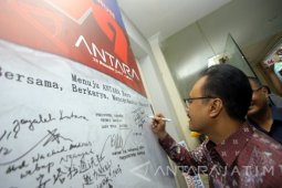 Wagub Hadiri Pameran Foto Retrospeksi dan Open House HUT Antara