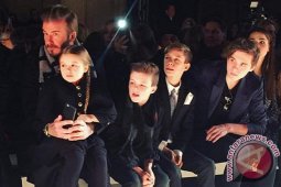 Beckham Bangga Putranya Bekerja Untuk Amal