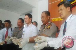 Polisi tangkap penjual 8,8 Kg emas peti