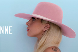 Lady Gaga Puji Madonna Lewat Twitter