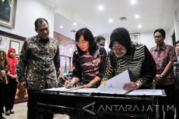 Pemkot Surabaya Terima Hibah peralatan IKM Dari Kemenperin