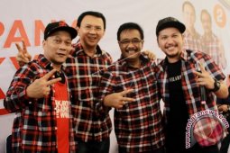 Ahok-Djarot saling diskusi jelang debat kedua