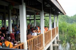 Wali Kota Surabaya Resmikan Sentra Kuliner Mangrove