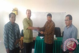 Ditjen Bimas Hindu Serahkan SK Penyelenggaraan Prodi STAH Negeri Mpu Kuturan Singaraja
