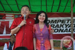 Karolin Nyatakan Layak Bukan Karena Anak Gubernur