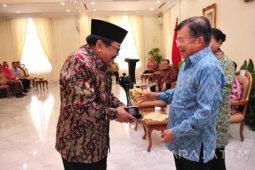 Gubernur Jatim Terima Anugerah Parahita Ekapraya Kedua