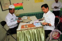 Walau Sibuk, Ibnu Tetap Luangkan waktu Ambil Raport Anak