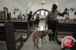 Anggota Brimob `sterilisasi` gereja di Kota Jambi