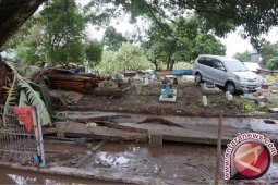 Alat Berat Terapung Dikerahkan ke Bima