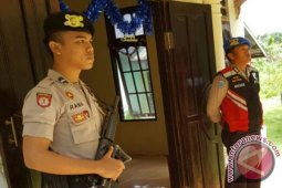 Brimob Siaga Pada Hampiar Setiap Gereja