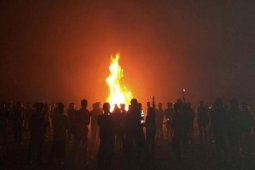 Ratusan Mahasiswa-Masyarakat Berkemah Tolak Pertambangan Karawang