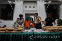 Polisi Bekuk Kurir Pembawa 4.729 Pil Koplo