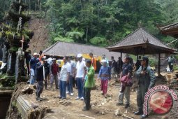 Wagub Bali Tinjau Lokasi Banjir Bandang Tabanan