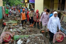 Mensos berkantor di Bima tangani korban banjir