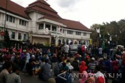 Unjuk Rasa Warnai Rapat Paripurna