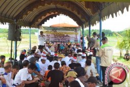 Warga Peringati Maulid Nabi Di Areal Persawahan