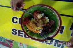 Mencicipi Nasi Koyor Simpang Lima