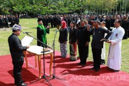 Bupati Banyuwangi Lantik Pejabat di Terik Matahari