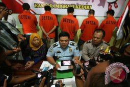 Imigrasi Tangkap Lima WNA