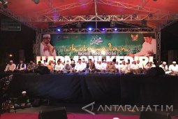 Warga Kediri Selawatan Sambut Tahun Baru 2017