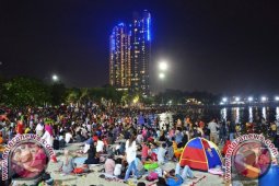 Tim Kebersihan Ancol Bergerak Usai Perayaan Tahun Baru 2017