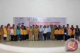 77 Warga Kutim Terima Beasiswa dari PT KPC