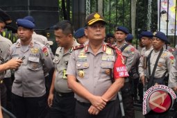 Polisi tenangkan dua kelompok demonstran sidang Ahok
