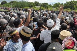 Polisi Tangkap Sepuluh Warga Serangan Halangi Eksekusi