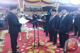 Ketua DPRD lantik dua dewan PAW