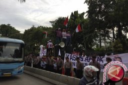 Polisi Pisahkan Pendukung dan Penentang Ahok