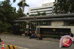 Massa Pendemo Sidang Ahok Bubar Dengan Tertib