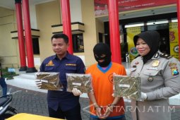Polrestabes Surabaya Bekuk Pengedar Ganja Jaringan Aceh