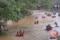 FKH Dan BPK Tapin Bersih-bersih Sungai